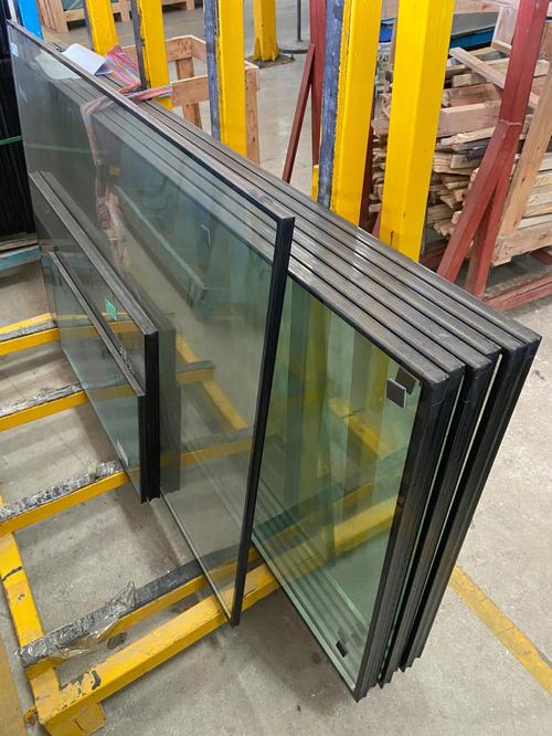 中空鋼化玻璃與鋼化玻璃 特性、差異與應用解析